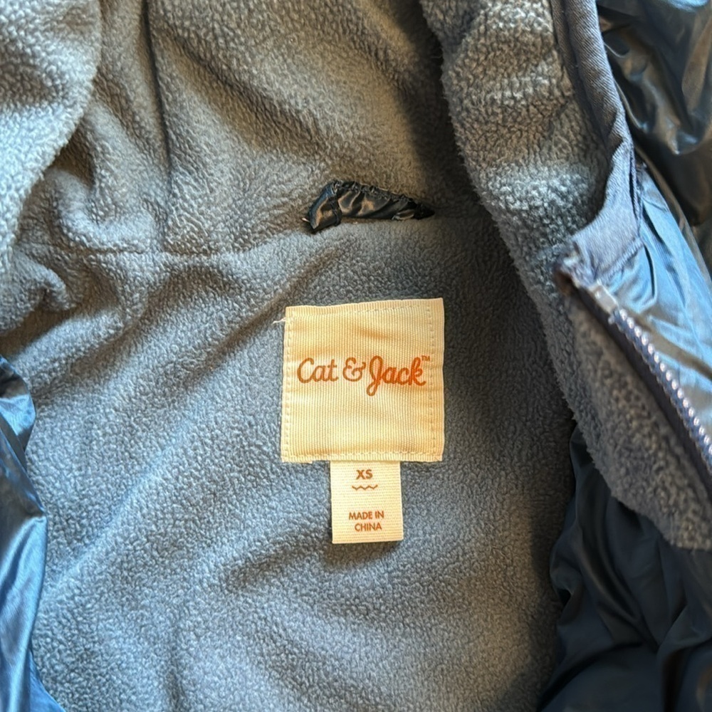 Cat and Jack puffer coat size XS - Picture 2 of 2